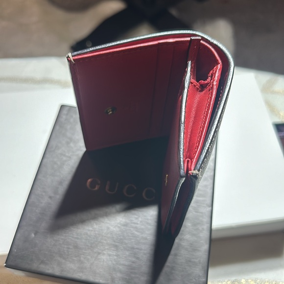 Gucci cherry elegant wallet like new..with box one light crease on the inside - Picture 5 of 14